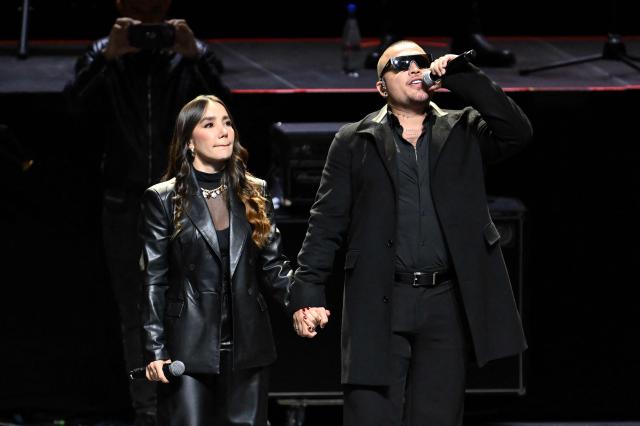Colombian singers Jessi Uribe (R) and Paola Jara perform during the symbolic funeral honors for Colombian singer Yeison Jimenez in Bogota on January 14, 2026. Six people died on january 10, including popular singer Yeison Jimenez, when the small plane they were traveling in crashed shortly after takeoff in central Colombia, authorities said. (Photo by Raul ARBOLEDA / AFP)