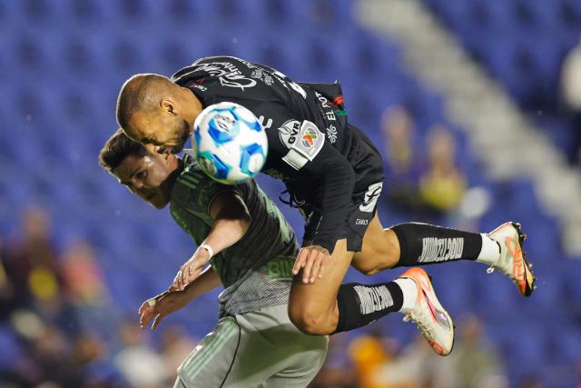 America's defender #03 Israel Reyes (L) and San Luis' Brazilian forward #09 Joao Pedro fight for the ball during the Liga MX Clausura tournament football match between America and San Luis at the Azteca Stadium in Mexico City on January 14, 2026. (Photo by Rodrigo Oropeza / AFP)