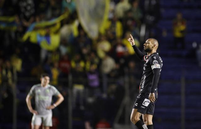 San Luis' Brazilian forward #09 Joao Pedro celebrates after scoring his team's second goal during the Liga MX Clausura tournament football match between America and San Luis at the Azteca Stadium in Mexico City on January 14, 2026. (Photo by Rodrigo Oropeza / AFP)