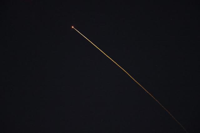 The SpaceX Dragon capsule Crew 11 returns early to Earth from space due to an astronauts medical issue as seen during reentry over Los Angeles, California on January 15, 2026 carrying four International Space Station (ISS) NASA astronauts Mike Fincke and Zena Cardman, Japan Aerospace Exploration Agency (JAXA) astronaut Kimiya Yui, and Roscosmos cosmonaut Oleg Platonov. Four crewmembers departed the International Space Station on January 14 after a medical issue prompted their mission to be cut a month short -- a first for the orbiting laboratory. The US space agency has declined to disclose which crewmember has the health problem or give details about the issue, but it has stressed the return is not an emergency situation. The affected crewmember "was and continues to be in stable condition," NASA official Rob Navias said on January 14. (Photo by Patrick T. Fallon / AFP)