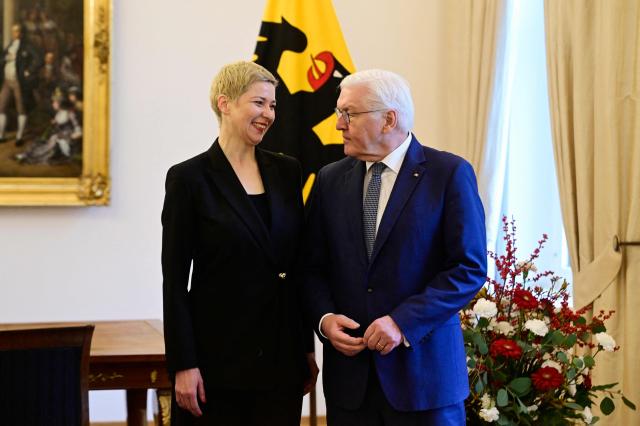 Belarusian opposition leader Maria Kolesnikova (L) and German President Frank-Walter Steinmeier pose for a picture before talks at the Bellevue Presidential Palace in Berlin, on January 15, 2026. Belarus has freed on December 13, 2025, protests leader Maria Kolesnikova in a major US-brokered deal to release more than 100 of the country's political prisoners. (Photo by John MACDOUGALL / AFP)