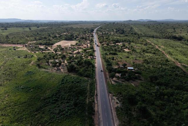 This aerial view shows vehicles driving on a road in Likasi on November 27, 2025. As Chinese, US and other companies jostle over DR Congo’s critical minerals, communities in Haut-Katanga province fear security restrictions or unannounced road constructions in reserves will increase as they seek to protect their land. (Photo by Glody MURHABAZI / AFP)