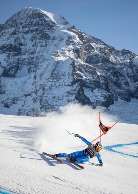 Italy's Florian Schieder skies down as the Moench mountain is seen in the background during the men's Downhill training at the FIS Alpine Skiing World Cup in Wengen on January 15, 2026. (Photo by Fabrice COFFRINI / AFP)