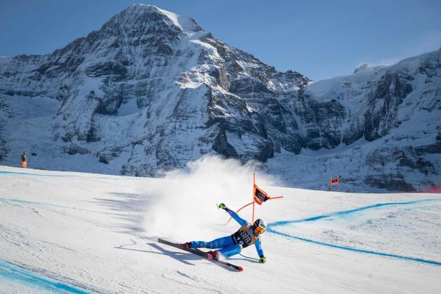 Italy's Florian Schieder skies down as the Moench mountain is seen in the background during the men's Downhill training at the FIS Alpine Skiing World Cup in Wengen on January 15, 2026. (Photo by Fabrice COFFRINI / AFP)