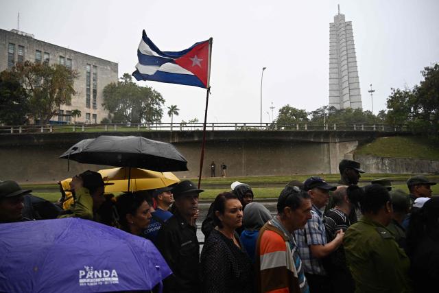 Cubans queue outside the Ministry of the Revolutionary Armed Forces to bid farewell during the funeral honors of the 32 Cuban soldiers who died during the US incursion to capture Venezuelan leader Nicolas Maduro, in Havana on January 15, 2026. The capture by US forces of Venezuelan leader Nicolas Maduro on January 3, 2026, and the killing in the operation of 32 Cubans assigned to protect him represent a major blow for the island's revered intelligence services, experts say. (Photo by Yamil LAGE / AFP)