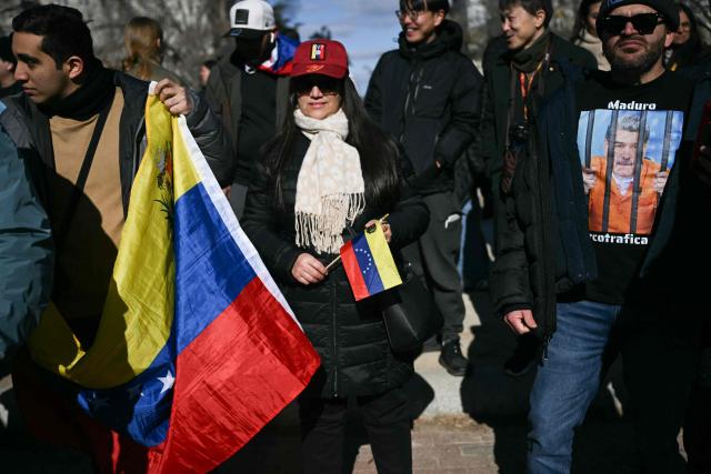 Supporters of Venezuela gather outside the White House ahead of the meeting between US President Donald Trump Venezuelan opposition leader Maria Corina Machado in Washington, DC on January 15, 2026. (Photo by Brendan SMIALOWSKI / AFP)