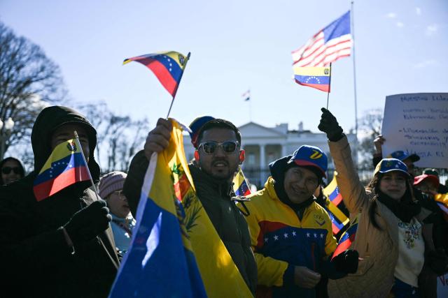 Supporters of Venezuela gather outside the White House ahead of the meeting between US President Donald Trump Venezuelan opposition leader Maria Corina Machado in Washington, DC on January 15, 2026. (Photo by Brendan SMIALOWSKI / AFP)