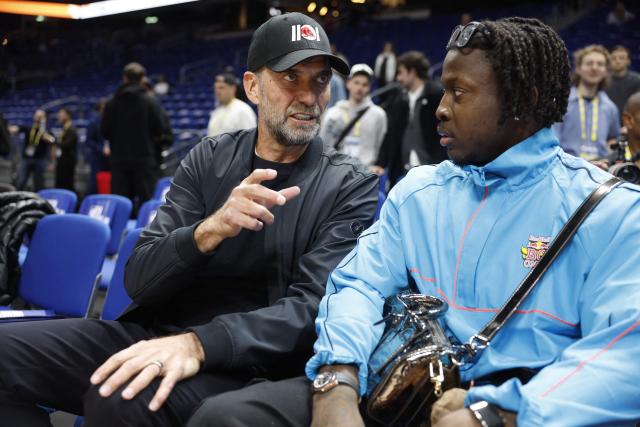 German football coach and global head of Football at Red Bull, Jurgen Klopp (L) attends the 2025/2026 NBA season basketball match between Memphis Grizzlies and Orlando Magic on January 15, 2026 in Berlin. (Photo by Odd ANDERSEN / AFP)