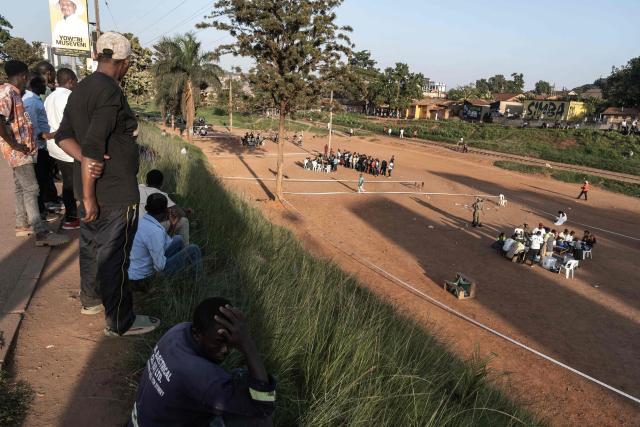 This photograph shows a general view of a public ground used as a polling station in Kampala on January 15, 2026, during Uganda's 2026 general elections. Polls closed in Uganda on January 15, 2026 after a chaotic day of voting that took place under an internet blackout and with long delays caused by technical breakdowns as President Yoweri Museveni seeks to extend his 40 years in power. Museveni, an 81-year-old who came to power at the head of a rebel army in 1986, is widely expected to win a seventh term in office thanks to his total control of the state and security apparatus. (Photo by Badru Katumba / AFP)