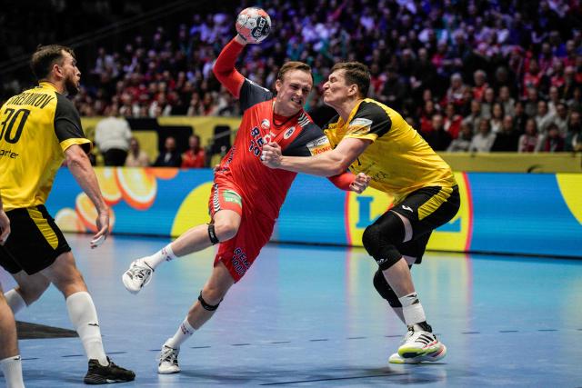 Norway's pivot #25 Martin Hernes Hovde and Ukraine's right winger #07 Illia Blyzniuk vie for the ball during the men's EHF Euro 2026 preliminary round handball match Norway vs Ukraine at the Unity Arena in Fornebu near Oslo on January 15, 2026. (Photo by Stian Lysberg Solum / NTB / AFP) / Norway OUT