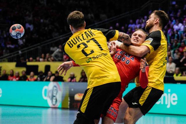 Ukraine's pivot #27 Ivan Burzak (L) and Norway's pivot #25 Martin Hernes Hovde vie for the ball during the men's EHF Euro 2026 preliminary round handball match Norway vs Ukraine at the Unity Arena in Fornebu near Oslo on January 15, 2026. (Photo by Stian Lysberg Solum / NTB / AFP) / Norway OUT