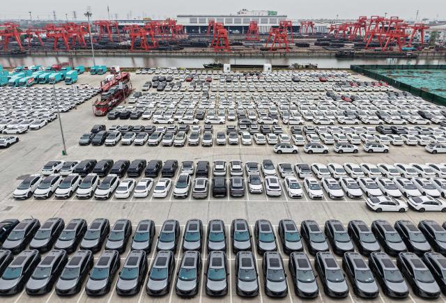 (FILES) Electric vehicles for export are seen at a port in Hangzhou, in eastern China's Zhejiang province on April 2, 2025. Canada will allow 49,000 Chinese electric vehicles to be imported under new, preferential tariff rates, Prime Minister Mark Carney said on January 16, 2026 after reaching a trade deal with China's leader Xi Jinping in Beijing. (Photo by AFP) / China OUT