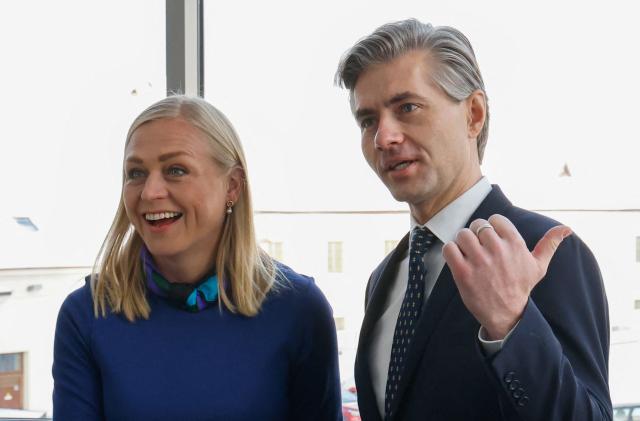 Finnish Foreign Minister Elina Valtonen and Lithuanian Foreign Minister Kestutis Budrys pose upon her arrival prior to the traditional Snow Meeting Vilnius, Lithuania, on January 16, 2026. Vilnius hosts the traditional Snow Meeting, which will bring together foreign and security policy experts to discuss relevant topics on the political agenda. (Photo by Petras Malukas / AFP)