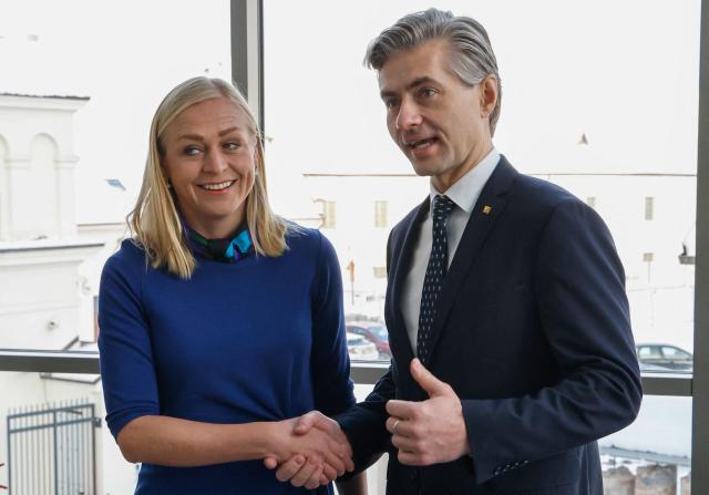 Finnish Foreign Minister Elina Valtonen and Lithuanian Foreign Minister Kestutis Budrys shake hands as he greets her prior to the traditional Snow Meeting Vilnius, Lithuania, on January 16, 2026. Vilnius hosts the traditional Snow Meeting, which will bring together foreign and security policy experts to discuss relevant topics on the political agenda. (Photo by Petras Malukas / AFP)