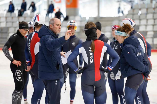 French Speed Skater coach Alain Negre speaks to his team during a training session in Inzell, southern Germany, on January 13, 2026. France’s speed skating team leader Timothy Loubineaud, a likely Olympic medal contender in Milan next month, is calling for the construction of a temporary long track ice rink dedicated to his sport for the 2030 Winter Games in the French Alps. (Photo by Michaela STACHE / AFP)