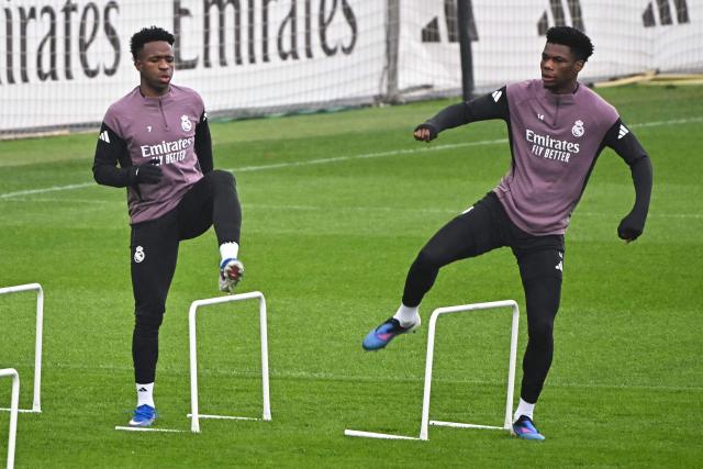 Real Madrid's French midfielder #14 Aurelien Tchouameni (R) and Real Madrid's Brazilian forward #07 Vinicius Junior go through their paces during a training session prior to their Spanish league football match between Real Madrid CF and Levante UD at Real Madrid Sports City in Valdebebas, on the outskirts of Madrid, on January 16, 2026. (Photo by Javier SORIANO / AFP)