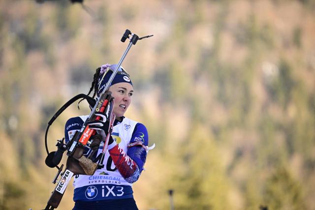 France's Camille Bened warms up at the shooting range prior to the women's 7.5 km Sprint competition of the IBU Biathlon World Cup in Ruhpolding, southern Germany on January 16, 2026. (Photo by Tobias SCHWARZ / AFP)