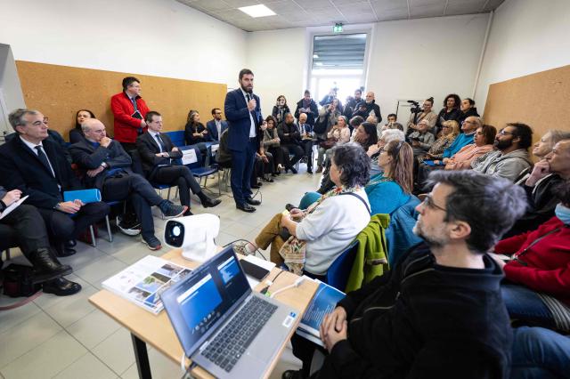 France's Housing Minister Vincent Jeanbrun (C) speaks with local residents as he takes part in a visit to the La Maurelette neighbourhood in the 15th arrondissement of Marseille, southeastern France on January 16, 2026. (Photo by MIGUEL MEDINA / AFP)