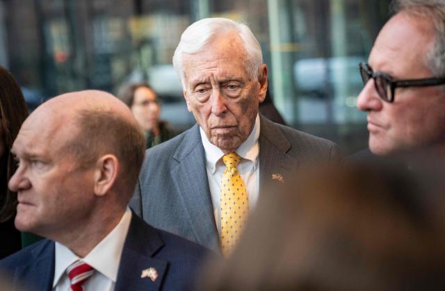 US Democratic Representative Steny Hoyer (C) arrives with the US Bicameral Congressional Delegation at the Industriens Hus in Copenhagen, Denmark, during a visit on January 16, 2026. (Photo by Sebastian Elias Uth / Ritzau Scanpix / AFP) / Denmark OUT
