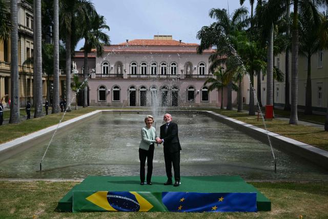 President of the European Commission Ursula von der Leyen and Brazil's President Luiz Inacio Lula da Silva shake hands during a meeting within the framework of the signing agreement between the European Union and Mercosur at Itamaraty Palace in Rio de Janeiro, Brazil, on January 16, 2025. Mercosur and the European Union will sign an agreement on January 17 in Paraguay that will create one of the largest free trade areas in the world, with the stated aim of seeking a “third way” between the United States and China, but which is causing friction with the European agricultural sector and industrialists in Brazil and Argentina. (Photo by Mauro PIMENTEL / AFP)