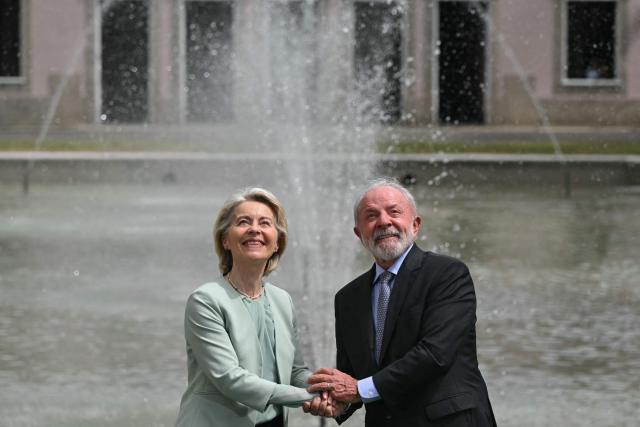President of the European Commission Ursula von der Leyen and Brazil's President Luiz Inacio Lula da Silva shake hands during a meeting within the framework of the signing agreement between the European Union and Mercosur at Itamaraty Palace in Rio de Janeiro, Brazil, on January 16, 2025. Mercosur and the European Union will sign an agreement on January 17 in Paraguay that will create one of the largest free trade areas in the world, with the stated aim of seeking a “third way” between the United States and China, but which is causing friction with the European agricultural sector and industrialists in Brazil and Argentina. (Photo by Mauro PIMENTEL / AFP)