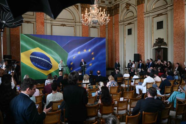 Brazil's President Luiz Inacio Lula da Silva speaks next to President of the European Commission Ursula von der Leyen during a press conference after a meeting within the framework of the signing agreement between the European Union and Mercosur at Itamaraty Palace in Rio de Janeiro, Brazil, on January 16, 2026. Mercosur and the European Union will sign an agreement on January 17 in Paraguay that will create one of the largest free trade areas in the world, with the stated aim of seeking a “third way” between the United States and China, but which is causing friction with the European agricultural sector and industrialists in Brazil and Argentina. (Photo by Mauro PIMENTEL / AFP)