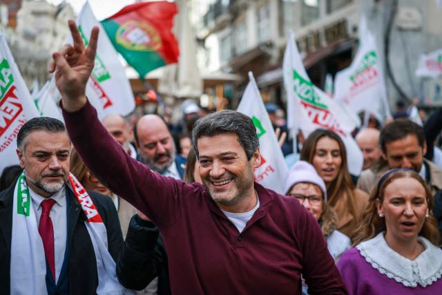 Presidential candidate of the Chega party, Andre Ventura gestures during a street rally in Lisbon on January 16, 2026. Portugal will hold presidential elections on 18 January. (Photo by PATRICIA DE MELO MOREIRA / AFP)