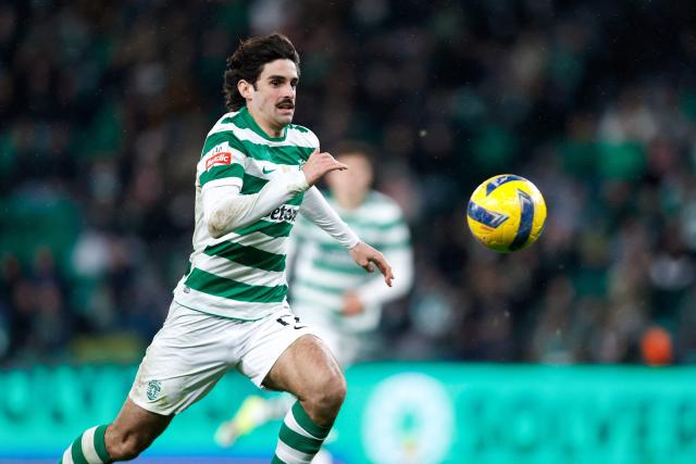 Sporting Lisbon's Portuguese forward #17 Francisco Trincao runs with the ball during the Portuguese League football match between Sporting CP and Casa Pia AC at Jose Alvalade stadium in Lisbon on January 16, 2026. (Photo by Filipe AMORIM / AFP)