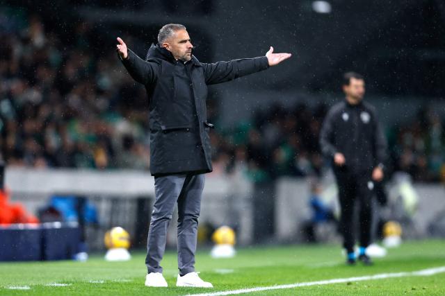 Sporting Lisbon's Portuguese coach Rui Manuel Borges gestures during the Portuguese League football match between Sporting CP and Casa Pia AC at Jose Alvalade stadium in Lisbon on January 16, 2026. (Photo by Filipe AMORIM / AFP)
