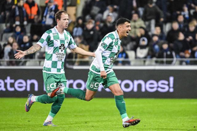 RAAL's Belgian midfielder #15 Sami Lahssaini (R) celebrates scoring his team's second goal during the Belgian "Jupiler Pro League" football match between Club Brugge and RAAL La Louviere, at the Jan Breydel Stadium in Bruges on January 16, 2026. (Photo by Tom Goyvaerts / Belga / AFP) / Belgium OUT