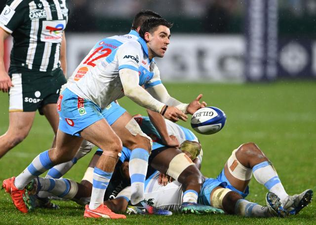 Bulls' South African scrum-half Zak Burger clears the ball out of a ruck during the European Champions Cup, first round, day 4, pool 4, rugby union match between Section Paloise (Pau) and Bulls (Pretoria) at the stade du Hameau in Pau, southern France, on January 16, 2026. (Photo by GAIZKA IROZ / AFP)