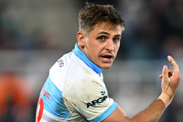 Bulls' South African centre Sebastian De Klerk gestures during the European Champions Cup, first round, day 4, pool 4, rugby union match between Section Paloise (Pau) and Bulls (Pretoria) at the stade du Hameau in Pau, southern France, on January 16, 2026. (Photo by GAIZKA IROZ / AFP)