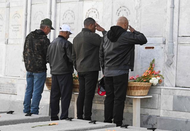 Cuban soldiers, who survived the US incursion in Venezuela to capture the Venezuelan leader Nicolas Maduro, pay tribute to the 32 Cuban soldiers killed during the operation at their funeral at Colon cemetery in Havana on January 16, 2026. The capture by US forces of Venezuelan leader Nicolas Maduro on January 3, 2026, and the killing in the operation of 32 Cubans assigned to protect him represent a major blow for the island's revered intelligence services, experts say. (Photo by Yamil LAGE / AFP)