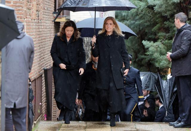 CORRECTION / Spain's Princess Cristina (C) arrives to attend a memorial service for Princess Irene of Greece at the Greek Orthodox Cathedral of Saint Andrew and Saint Demetrius on January 17, 2026 in Madrid. Princess Irene of Greece, maternal aunt of King Felipe VI of Spain who died on January 15, 2026 at the age of 83, will be buried in Athens on January 19. Born on May 11, 1942, in Cape Town, South Africa, Princess Irene of Greece was the younger sister of Queen Sofia, whose husband, Juan Carlos, abdicated in 2014 in favor of his son, Felipe VI. (Photo by Thomas COEX / AFP) / The erroneous mention[s] appearing in the metadata of this photo by Thomas COEX has been modified in AFP systems in the following manner: [arrives to attend] instead of [leaves after attending]. Please immediately remove the erroneous mention[s] from all your online services and delete it (them) from your servers. If you have been authorized by AFP to distribute it (them) to third parties, please ensure that the same actions are carried out by them. Failure to promptly comply with these instructions will entail liability on your part for any continued or post notification usage. Therefore we thank you very much for all your attention and prompt action. We are sorry for the inconvenience this notification may cause and remain at your disposal for any further information you may require.