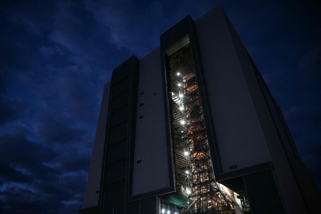 NASA's Artemis II Space Launch System rocket and Orion spacecraft are rolled out of the Vehicle Assembly Building to Launch Pad 39B at Kennedy Space Center in Florida on January 17, 2026, ahead of the crewed lunar mission. (Photo by Jim WATSON / AFP)