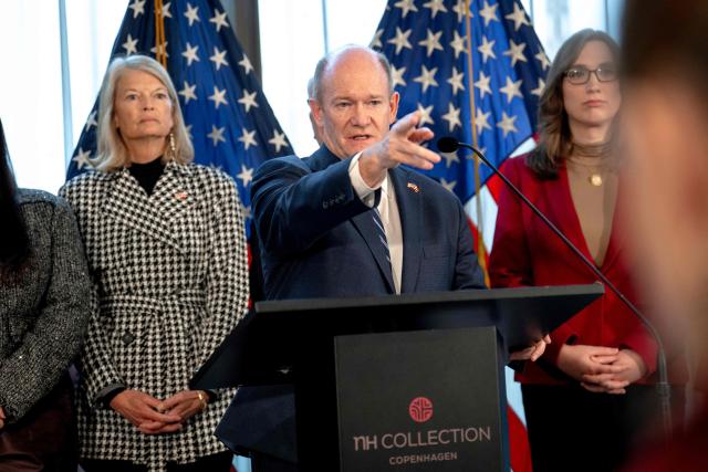 US Democratic Senator Chris Coons (C) addresses a press conference with an American delegation, consisting of senators and members of the House of Representatives, in Copenhagen, on January 17, 2026. A bipartisan US Congress delegation visited Copenhagen to voice support for Denmark and Greenland, insisting that US President Donald Trump's designs on the Arctic island did not have the backing of the American people. The two-day visit comes alongside a European show of support in the form of a military reconnaissance mission to Greenland, a Danish autonomous territory. (Photo by Ida Marie Odgaard / Ritzau Scanpix / AFP) / Denmark OUT