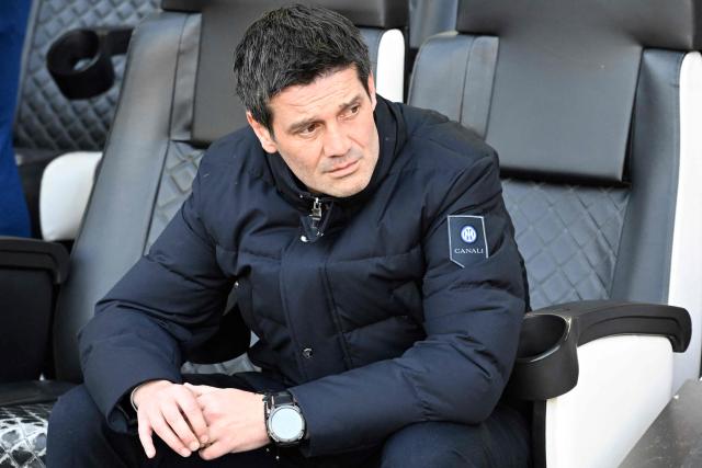 Inter Milan's Romanian head coach Cristian Chivu looks on before the Italian Serie A football match between Udinese and Inter Milan at the Friuli stadium in Udine on January 17, 2026. (Photo by ANDREA PATTARO / AFP)