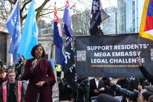 Britain's main opposition Conservative Party leader, Kemi Badenoch speaks to crowds gathering at the site of the former Royal Mint in London on January 17, 2026, to demonstrate against a proposal to move China's embassy to this site, a stones-throw from The Tower of London. Britain's government is set to announce this week whether China can relocate its embassy from its current site in the upmarket Marylebone district, to Royal Mint Court. (Photo by Toby Shepheard / AFP)