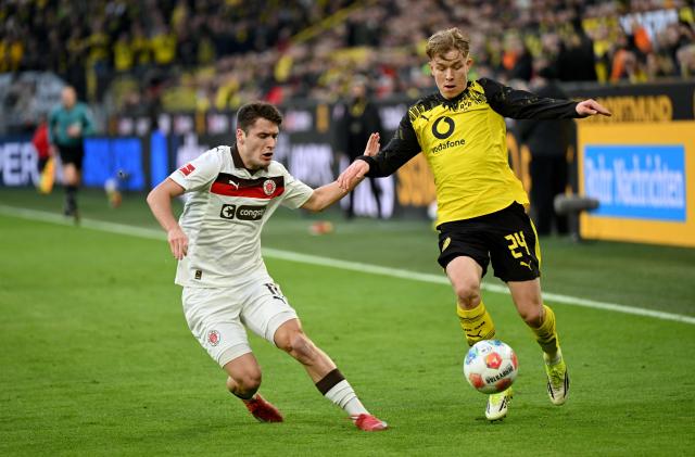 St Pauli's Polish defender #11 Arkadiusz Pyrka (L) and Dortmund's Swedish defender #24 Daniel Svensson vie for the ball during the German first division Bundesliga football match between BVB Borussia Dortmund and FC St Pauli in Dortmund, western Germany, on January 17, 2026. (Photo by INA FASSBENDER / AFP) / DFL REGULATIONS PROHIBIT ANY USE OF PHOTOGRAPHS AS IMAGE SEQUENCES AND/OR QUASI-VIDEO