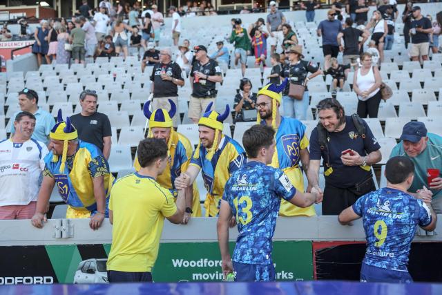 Clermont players greet supporters after the Sharks won the European Champions Cup rugby union match between Sharks and Clermont in Durban on January 17, 2026. (Photo by PHILL MAGAKOE / AFP)