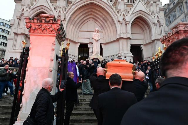 Pallbearers carry the coffin of late French former Marseille player and manager Rolland Courbis as they arrive at the Reforme church in the center of Marseille, southern France on January 17, 2026. (Photo by MIGUEL MEDINA / AFP)