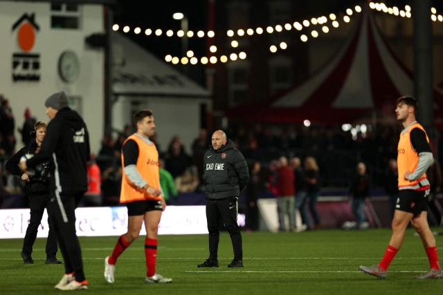 Toulouse's French Head Coach Pierre Mignoni leads a warm up before the European Champions Cup pool 2 rugby union match between Gloucester and Toulon at the Kingsholm Stadium in Gloucester, western England on January 17, 2026. (Photo by Adrian Dennis / AFP)