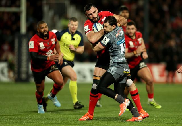 Gloucester's English flanker Lewis Ludlow is tackled by Toulon's Scottish scrum-half Ben White during the European Champions Cup pool 2 rugby union match between Gloucester and Toulon at the Kingsholm Stadium in Gloucester, western England on January 17, 2026. (Photo by Adrian Dennis / AFP)