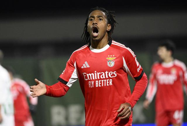 SL Benfica's Luxembourgish midfielder #18 Leandro Barreiro celebrates scoring his team's first goal during the Portuguese league football match between Rio Ave FC and SL Benfica at Rio Ave FC - Dos Arcos stadium in Vila do Conde on January 17, 2026. (Photo by Miguel RIOPA / AFP)