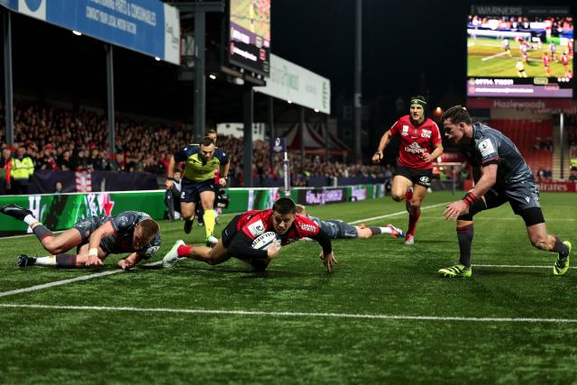Toulon's French wing Gael Drean scores the team's first try during the European Champions Cup pool 2 rugby union match between Gloucester and Toulon at the Kingsholm Stadium in Gloucester, western England on January 17, 2026. (Photo by Adrian Dennis / AFP)
