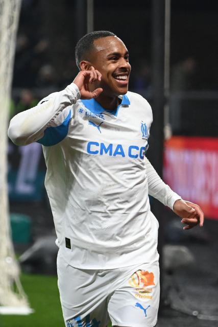 Marseille's Brazilian forward #14 Igor Paixao celebrates after scoring a goal during the French L1 football match between SCO Angers and Olympique de Marseille (OM) at the Stade Raymond-Kopa in Angers, central Framce, on January 17, 2026. (Photo by JEAN-FRANCOIS MONIER / AFP)
