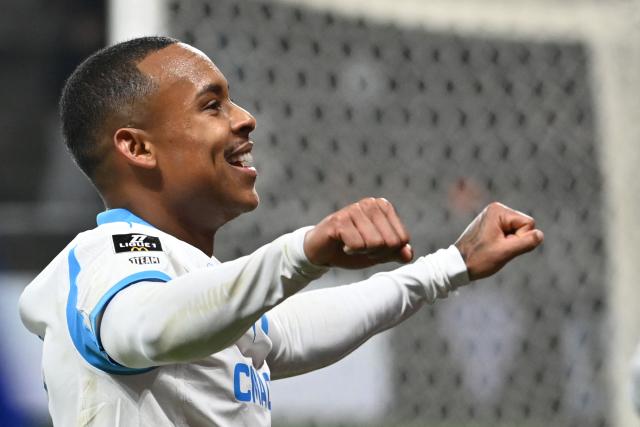 Marseille's Brazilian forward #14 Igor Paixao celebrates after scoring a goal during the French L1 football match between SCO Angers and Olympique de Marseille (OM) at the Stade Raymond-Kopa in Angers, central Framce, on January 17, 2026. (Photo by JEAN-FRANCOIS MONIER / AFP)