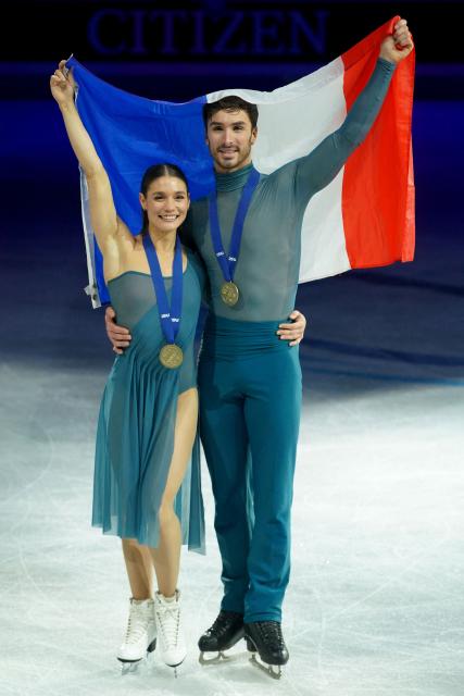 France's Laurence Fournier Beaudry and Guillaume Cizeron pose for a photo after their victory in the Ice Dance Free Dance on the final day of the ISU Figure Ice Skating European Championships in Sheffield, northern England on January 17, 2026. (Photo by Ian HODGSON / AFP)