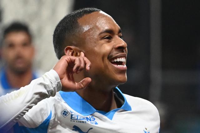 Marseille's Brazilian forward #14 Igor Paixao celebrates after scoring a goal during the French L1 football match between SCO Angers and Olympique de Marseille (OM) at the Stade Raymond-Kopa in Angers, central Framce, on January 17, 2026. (Photo by JEAN-FRANCOIS MONIER / AFP)