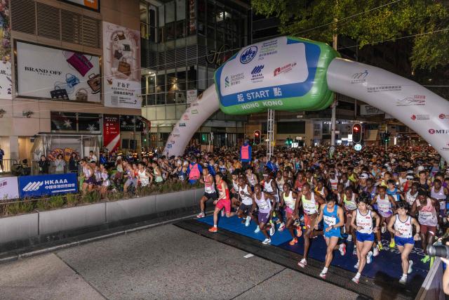 TOPSHOT - Runners start the Hong Kong Marathon in Hong Kong on January 18, 2026. (Photo by ISAAC LAWRENCE / AFP)